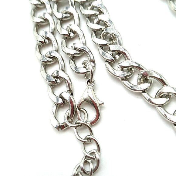 Cuban Link Chain Silver-tone Necklace - Picture 6 of 9